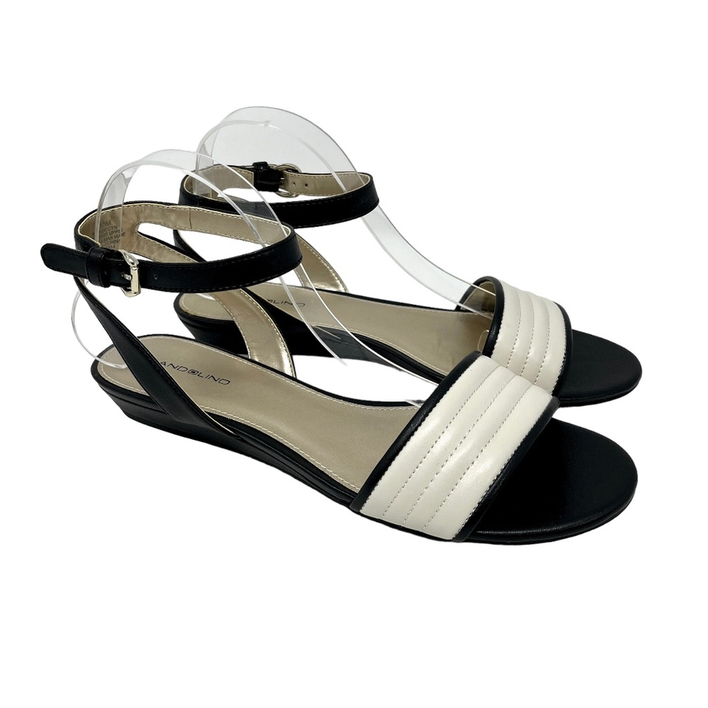 🆕 Bandolino 10M Adecyn Sandal Low Wedge Ankle Strap Open Toe Flats Black/Putty